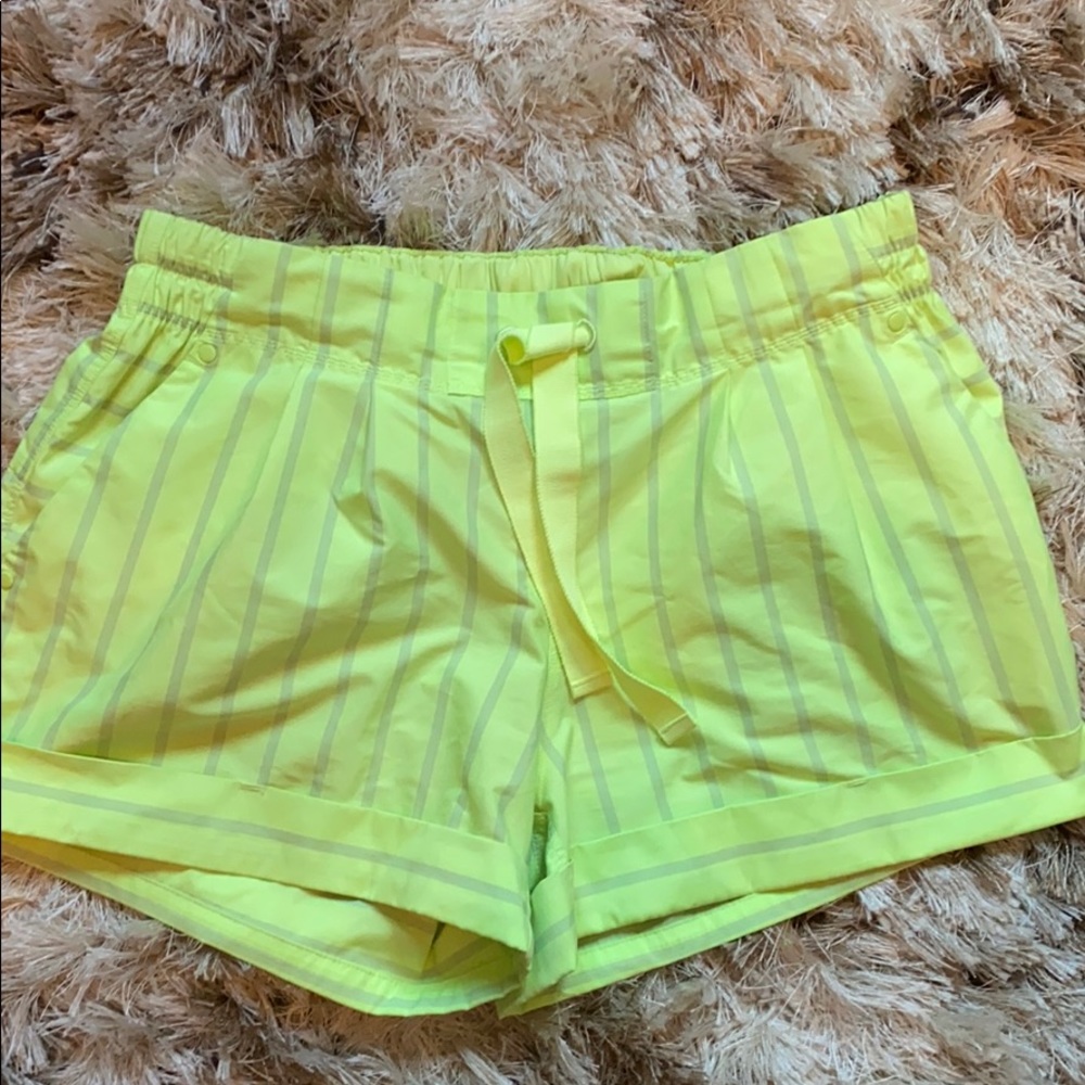 Lulu size 8 bright neon yellow.